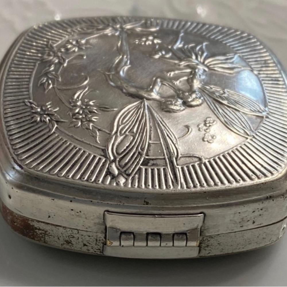 Antique Djer Kiss Kissing Fairies Compact (Final Price) - Picture 8 of 8